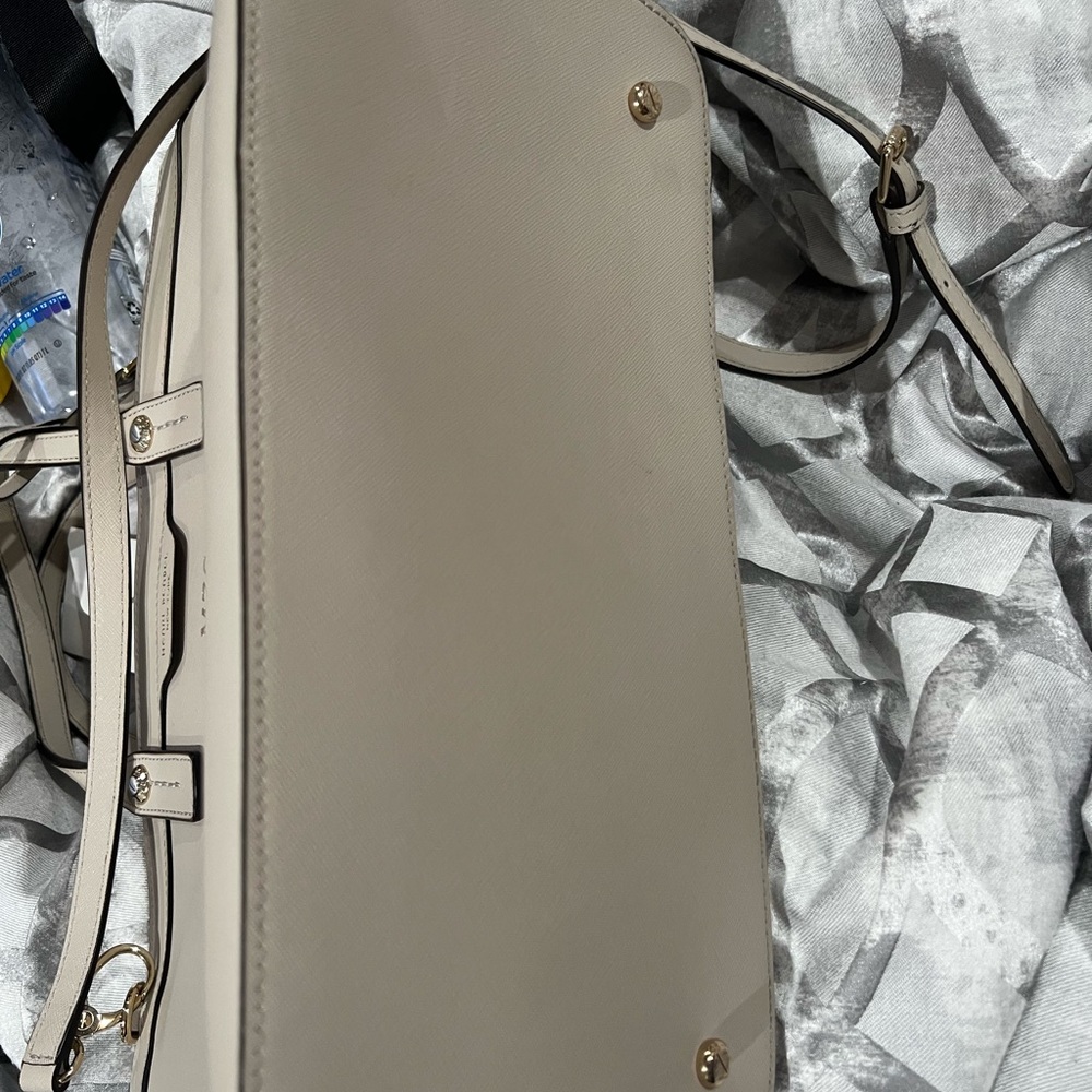 Henri Bendi bag with charm in excellent condition. very clean no stains no smell - Picture 16 of 16